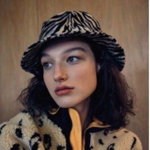 UO fuzzy bucket hat NWOT